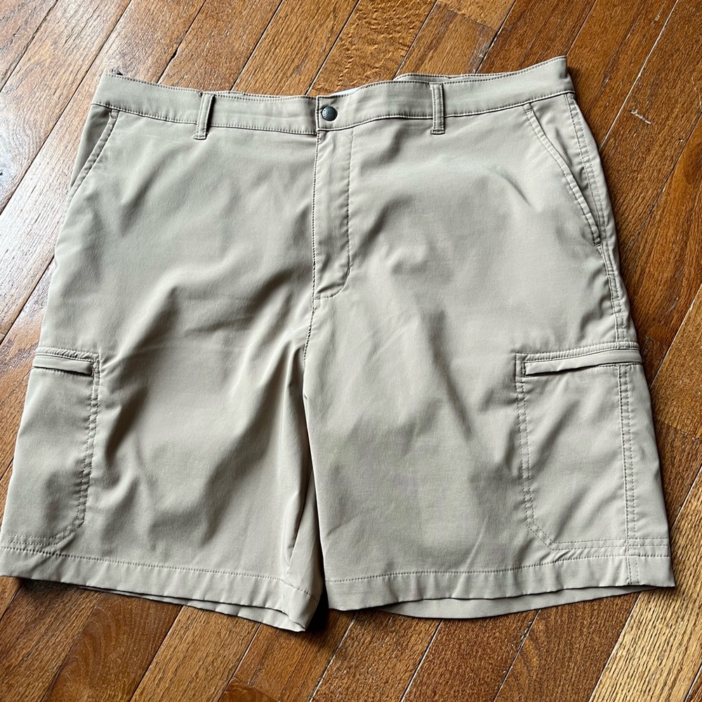 Chaps Men’s Performance Golf Shorts, Hampton Khaki, Size 40 - Picture 2 of 12